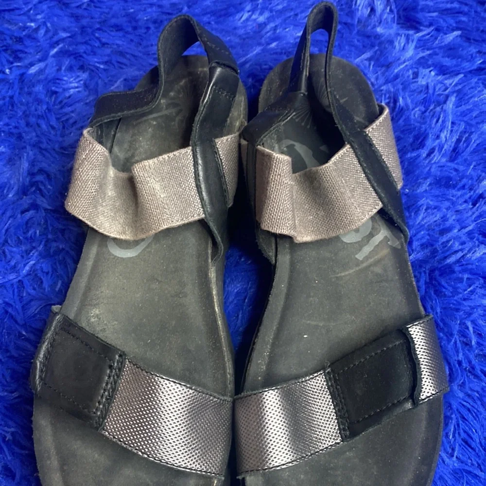 OTBT Off the Beaten Trail Pewter Gray Black Platform Sandals Size 9.5